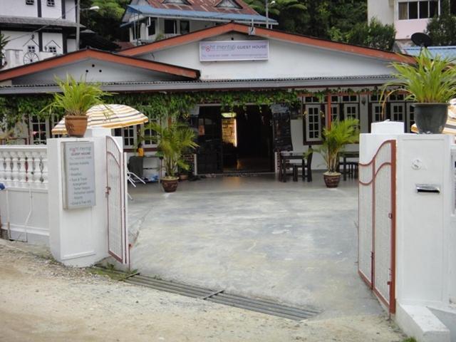 Eight Mentigi Guesthouse Cameron Highlands Exterior foto