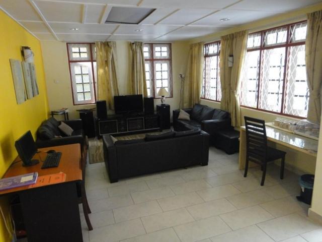 Eight Mentigi Guesthouse Cameron Highlands Exterior foto